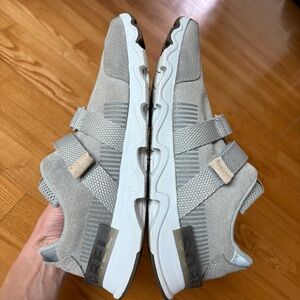 Sorel Kinetic Lite Strap Up Sneakers Shoes Dove Gray Tan Khaki Women's Size 8.5